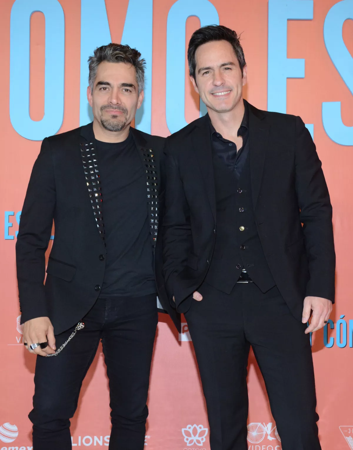 Mauricio Ochmann y Omar Chaparro en la película ¿Y cómo es él?