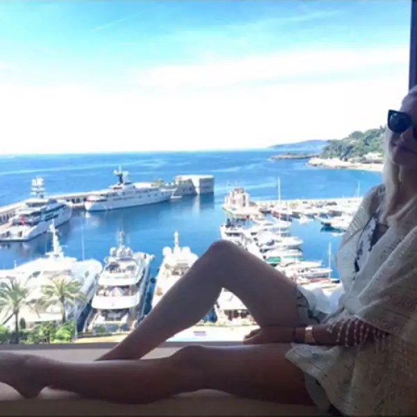 Instagram: @lenagercke.