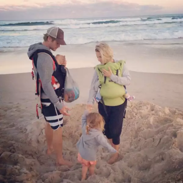 Los Hemsworth pasan sus días en las playas de Sydney.