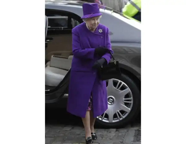 La reina Isabel se caracteriza por usar colores vivos.