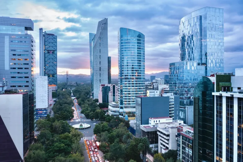 Edificios de oficinas ubicados en la avenida Reforma de la Ciudad de México. 