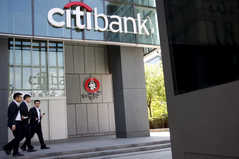la empresa y sus filiales acordaron el pago de una cifra de 425 mdd para resolver cargos civiles por manipulación de índices referenciales.