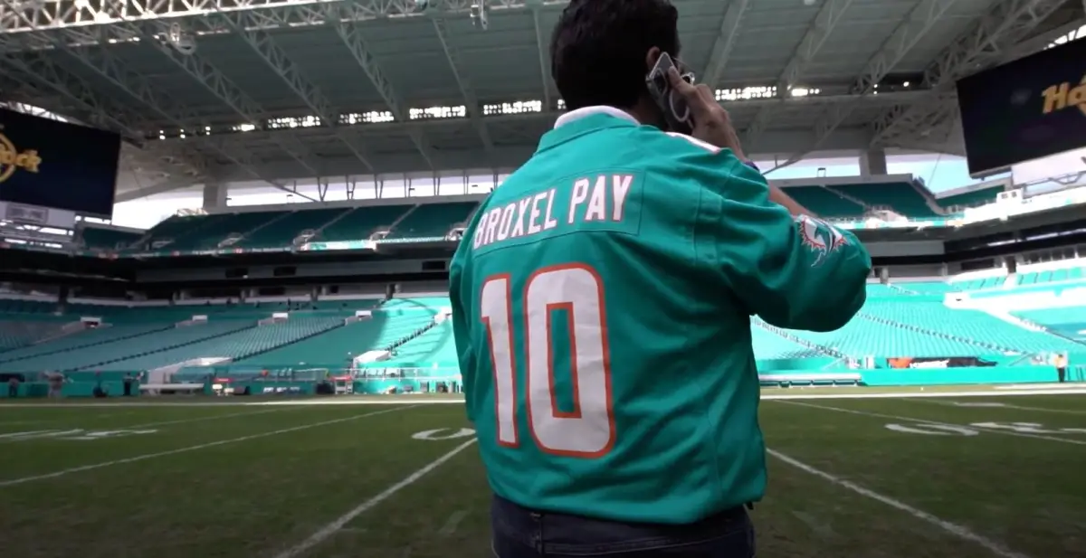 La firma mexicana relaciona con el mundo de la NFL.
