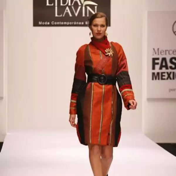 Mercedes  Benz Desfile Lydia Lavin