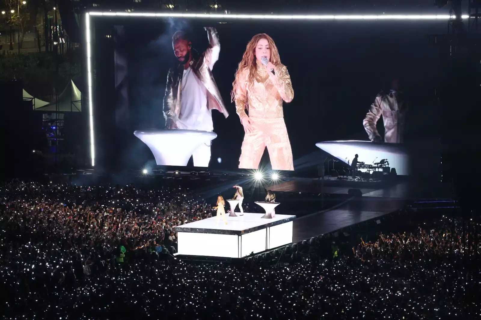 shakira zocalo 1.jpeg