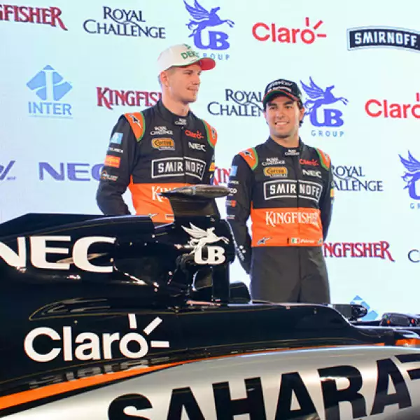 Checo Pérez y Nico Hulkenberg develan el nuevo auto del equipo Sahara Force India.