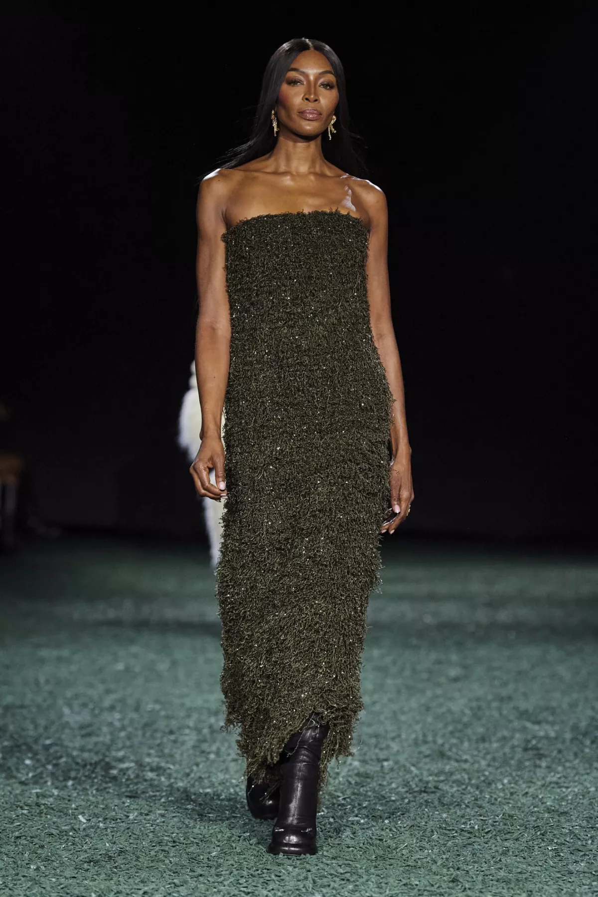 Burberry F24 055.jpg