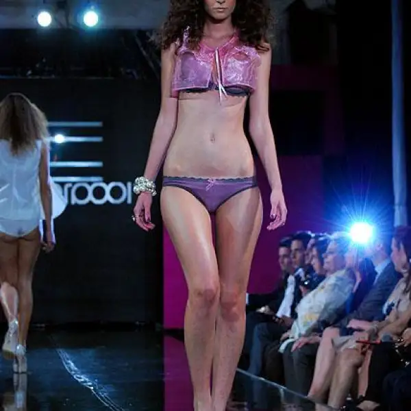 PASARELA LENCERIA LIVERPOOL