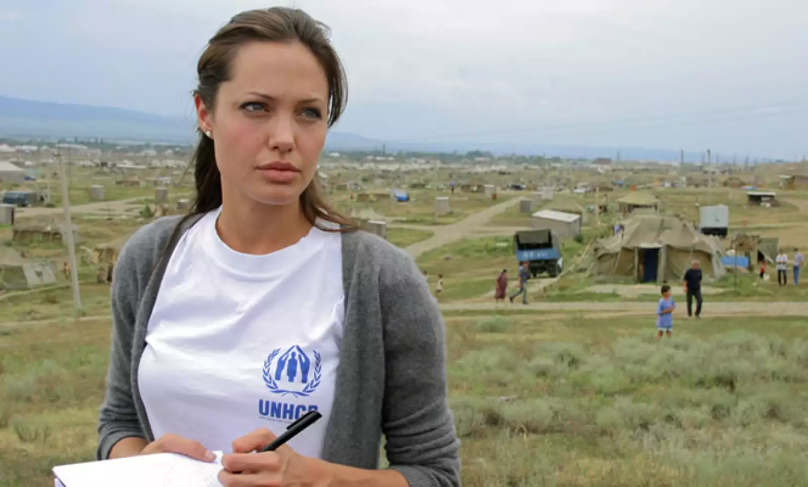 En 2003 visitó un campo de refugiados cerca de Chechenia.