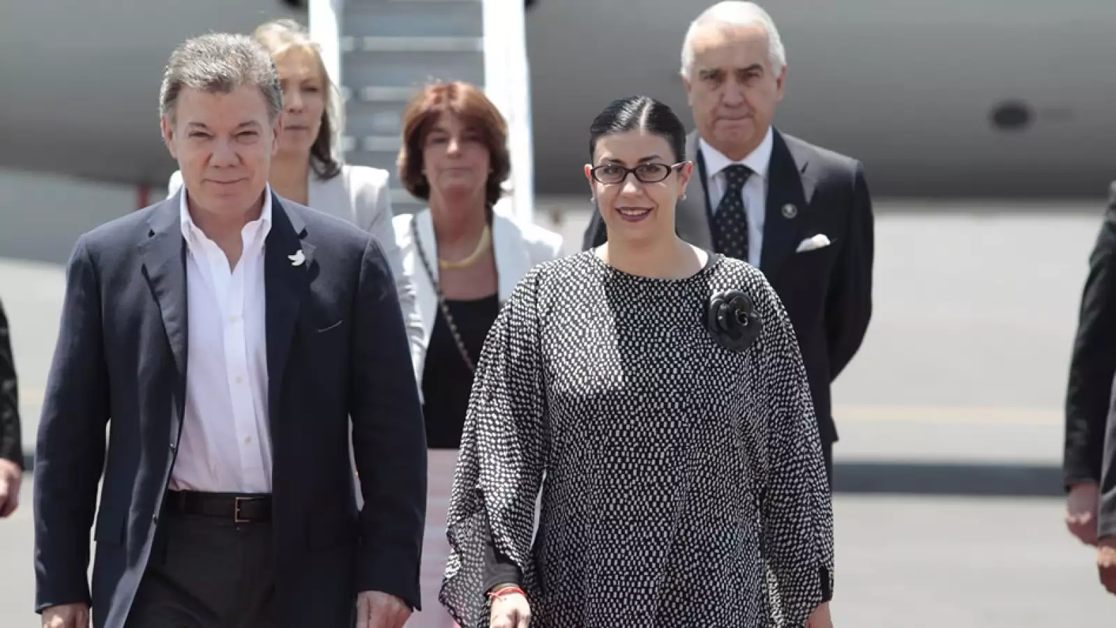 El Presidente de Colombia, Juan Manuel Santos, arribó este lunes al hangar presidencial de la Ciudad de México