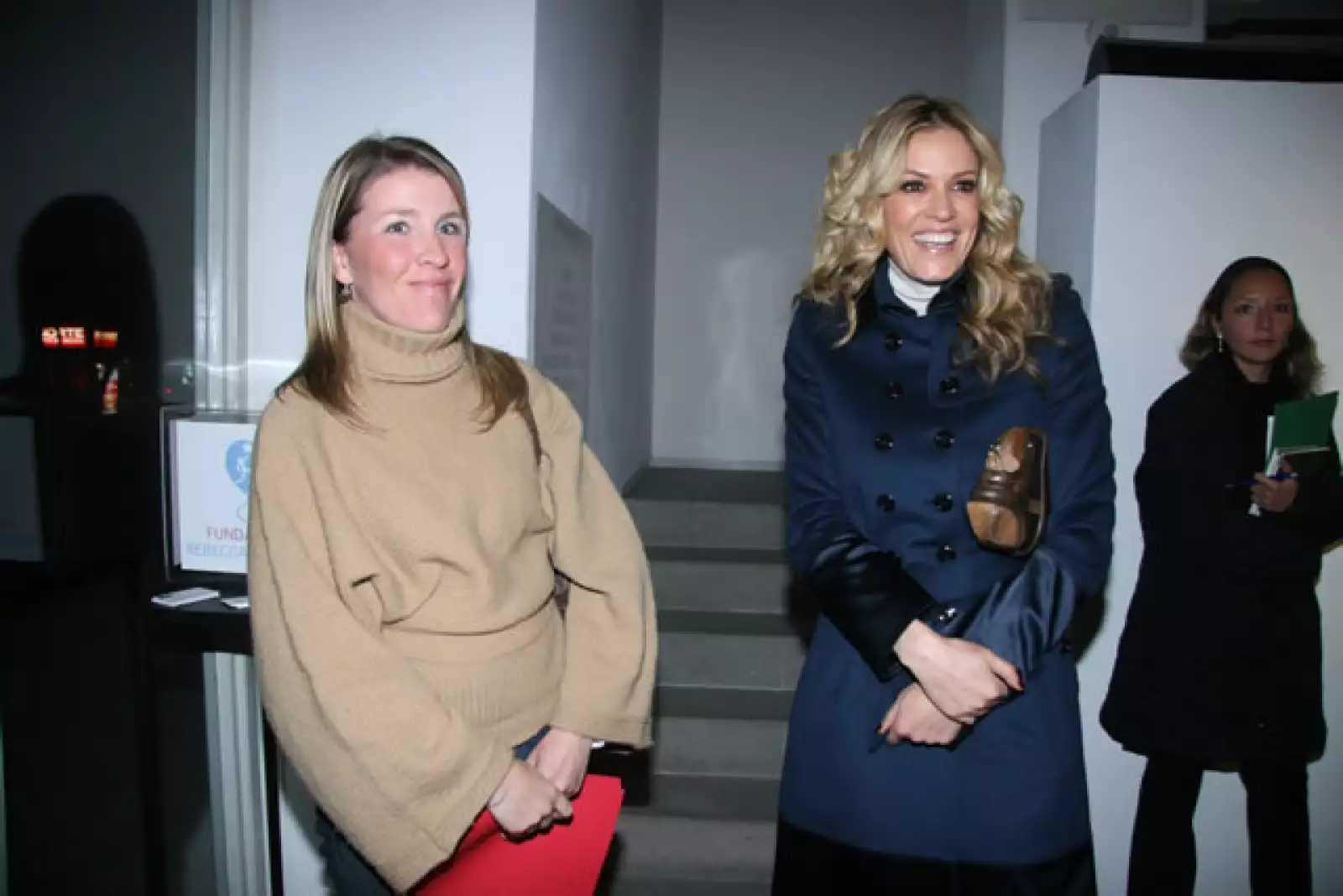 Exposición de Mona J. Lang con Rebeca De Alba.