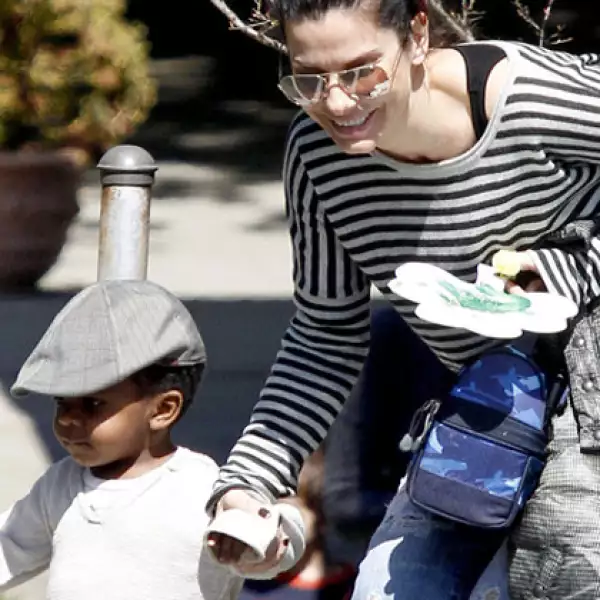 Sandra Bullock es una mamá muy dedicada.