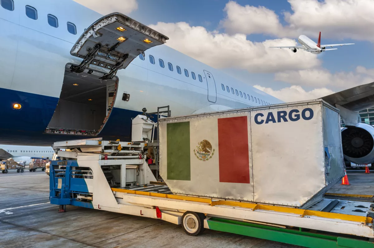 Los aranceles de Trump ya pegan en la carga aérea de México: cae 5.2% 