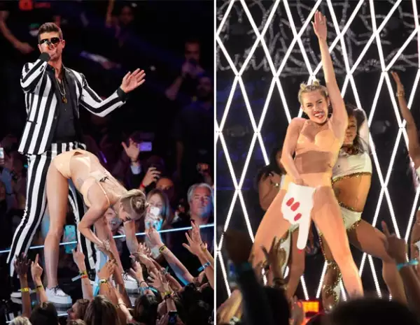 Cyrus bailando provocativamente con Thicke.