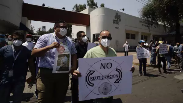 Protesta frente al INER