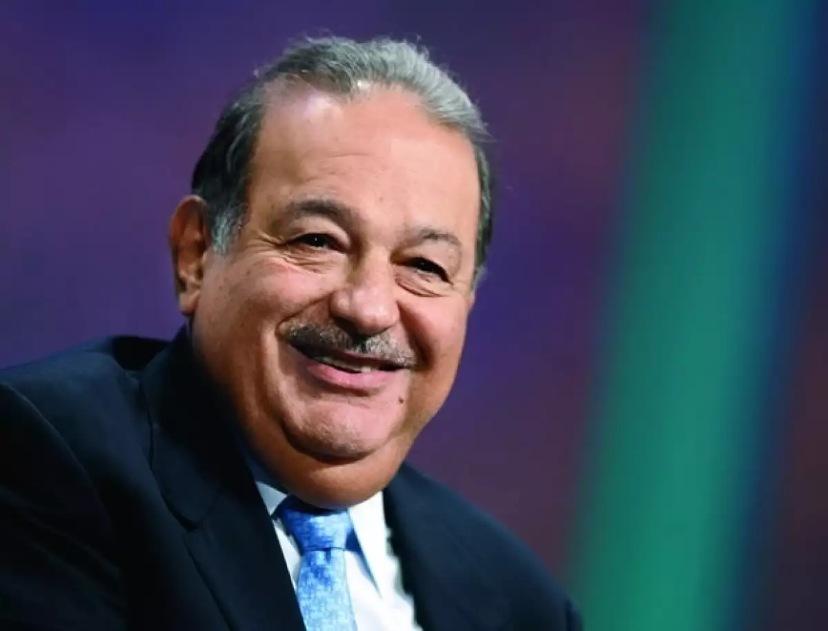 Con una fortuna estimada en 53,500 mdd el mexicano se colocó a la cabeza de la lista de Forbes; Bill Gates, con 53,000 mdd, y Warren Buffett, con 47,000, ocupan el segundo y tercer lugar.