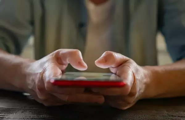 Person,Using,Smartphone,In,A,Cozy,Indoor,Setting,While,Focused