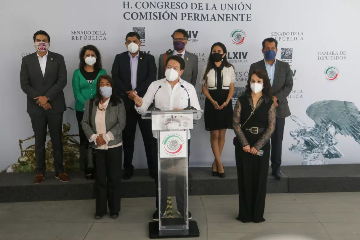 El diputado Mario Delgado, coordinador de la bancada de Morena, encabezó una conferencia de prensa en el Patio del Federalismo