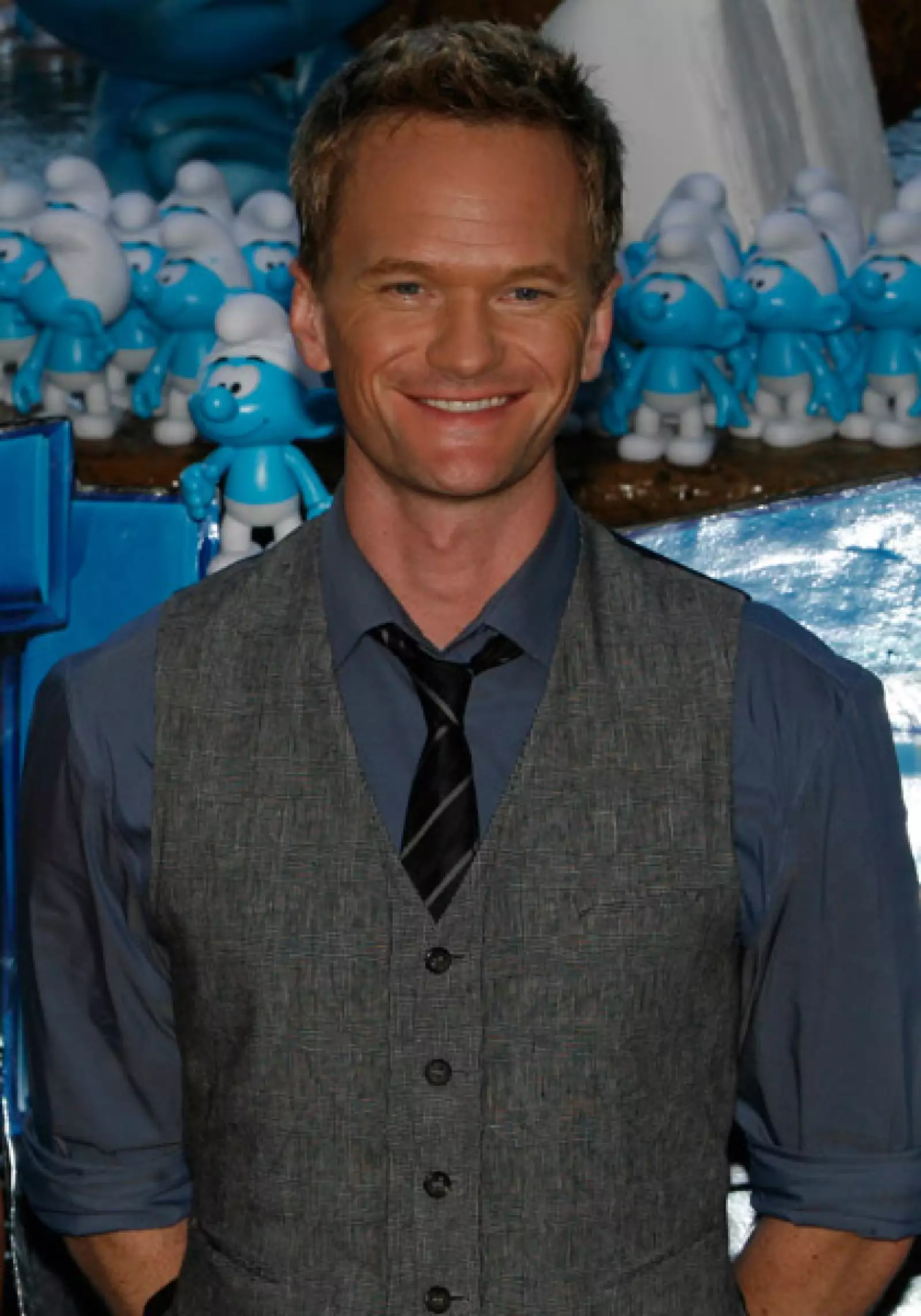 Neil Patrick Harris estuvo de buen ánimo durante la conferencia para hablar sobre la cinta `Los Pitufos´