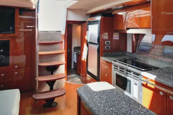 No pueden faltar ricos entremeses que él prepara en esta cocina.