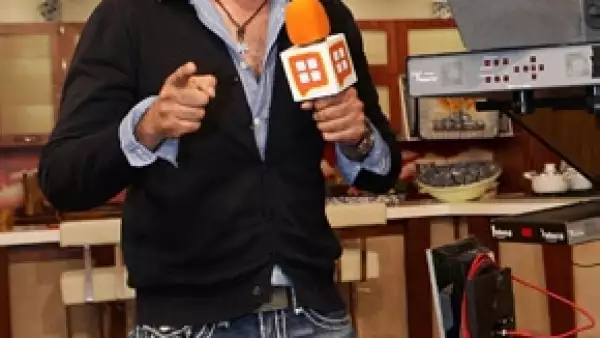 Su programa, que compartirá con Ricardo Casares, se estrena este 19 de abril y se transmitirá de martes a jueves de las 21:00 a 22:00 horas por Exa 104.9 FM para México y Estados Unidos.