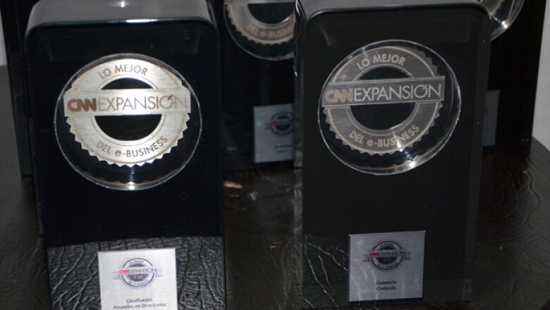 Los 12 premios antes de ser entregados por el jurado a lo mejor del e-Business mexicano.