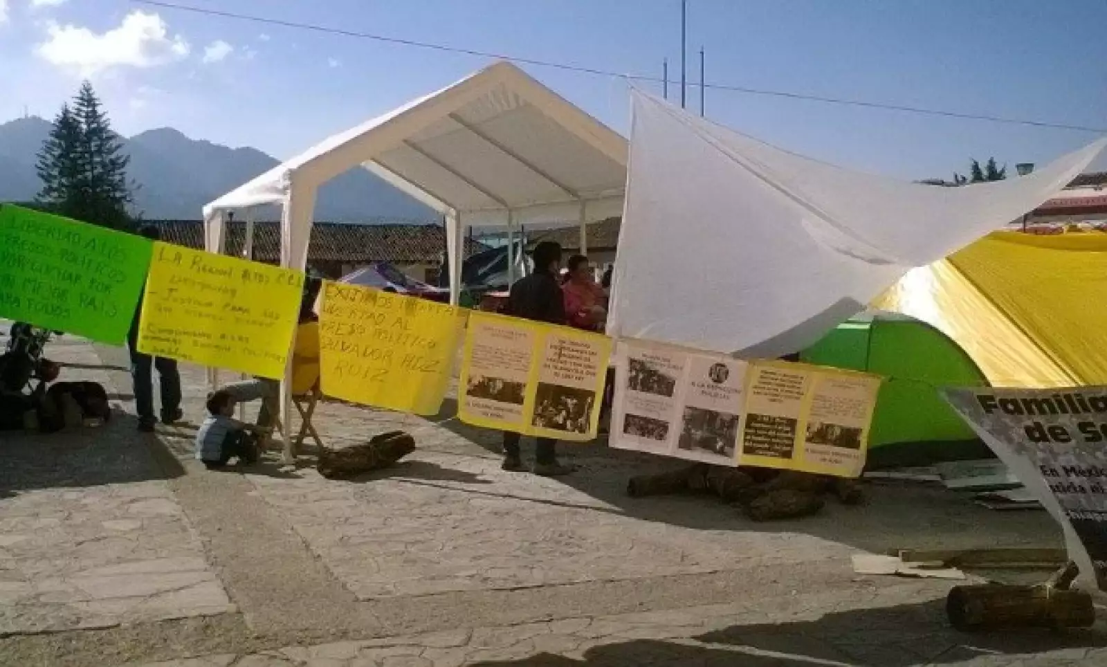 Elementos de la policía local supervisaban la manifestación y hasta el domingo no fueron retirados.