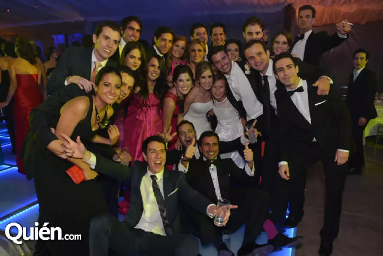 Los Novios con sus amigos