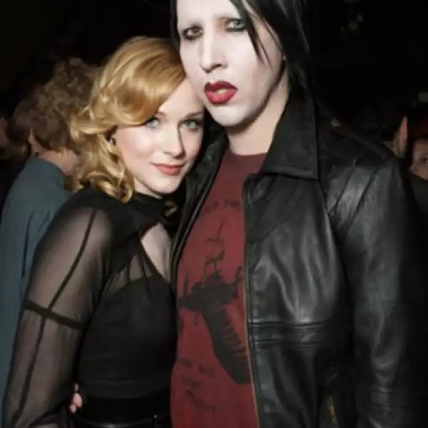 Evan Rachel Wood, rubia y angelical está en una relación -un poco inestable- con el cantante Marilyn Manson.