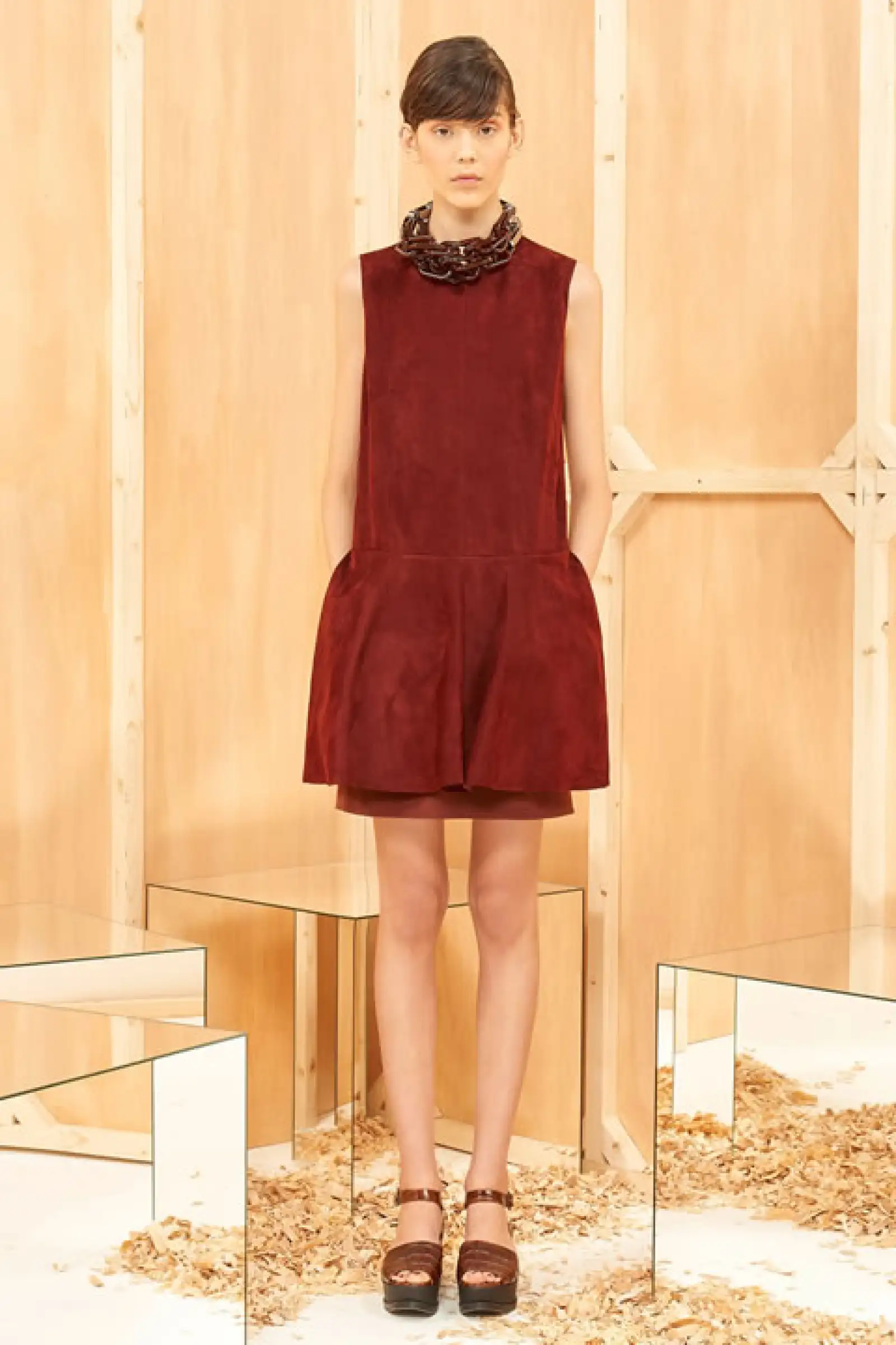 El vestido en gamuza de Sportmax es ideal para el otoño.