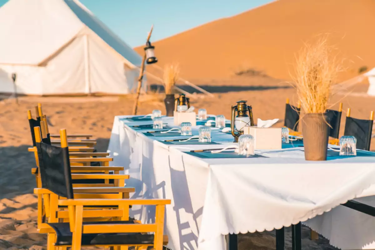 Dinner-in-Desert