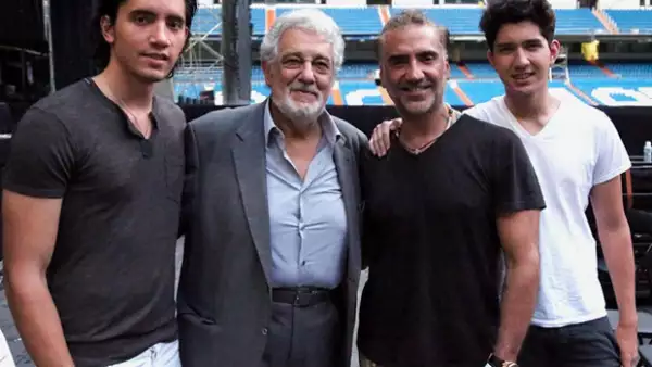 Ahora que se encuentran en España, Alejandro Fernández y sus hijos Alejandro y Emiliano, no han perdido la oportunidad de ver un partido de fútbol de la Eurocopa.