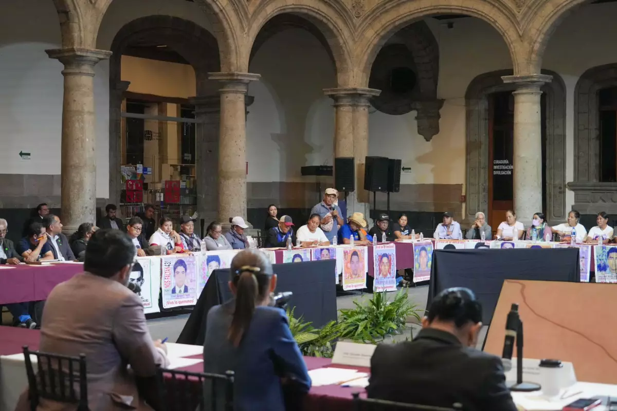 Sheinbaum y Padres Los 43