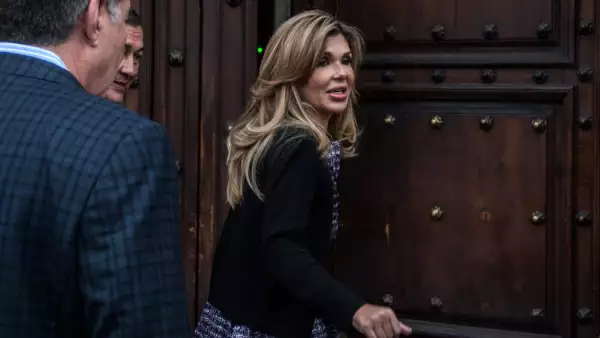 (Claudia Pavlovich Arellano, gobernadora del estado de Sonora, a su llegada al Palacio Nacional, previo a reunión con Andrés Manuel López Obrador)