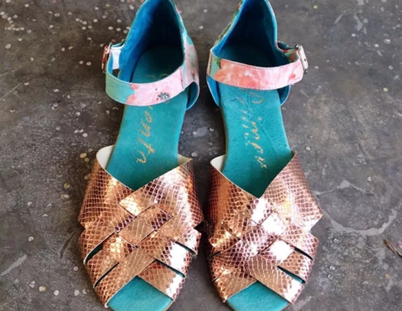 El diseño mexicano está pisando fuerte. Primer Cuento es una opción perfecta, además de única y con sello nacional. No dejes de checar los zapatos de esta marca que viene con todo este año.