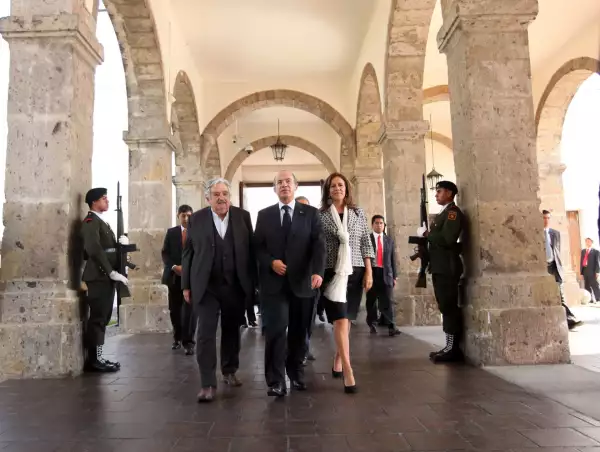 Calderon Guadalajara mujica 