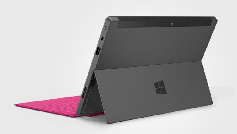 La funda, conocida como Touch Cover, incluye un teclado de apenas 0.3 mm, es decir, lo mismo que una tarjeta de crédito.
