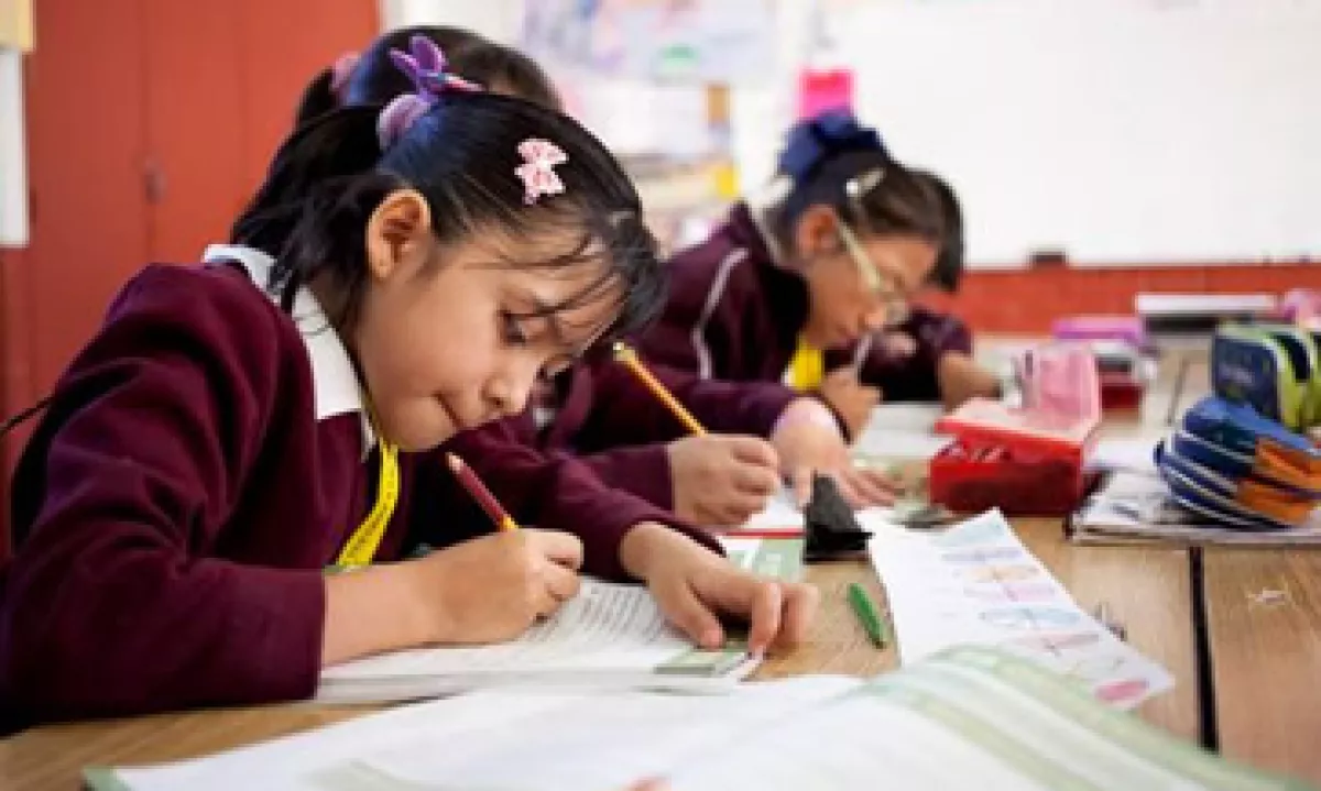 Reutiliza los cuadernos que aún sirvan de ciclos anteriores y vende los libros que tu hijo ya no necesite. (Foto: facebook.com/SEPmx )