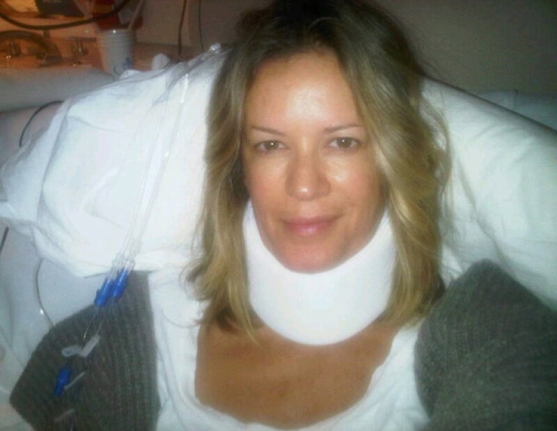Rebecca de Alba subió a su Twitter una fotografía hospitalizada.