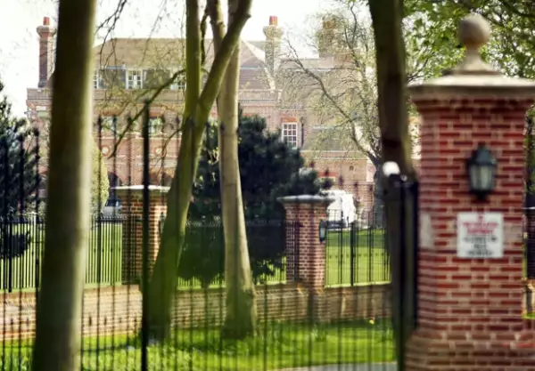 El inmueble ha sido comparado con el Palacio de Buckingham.