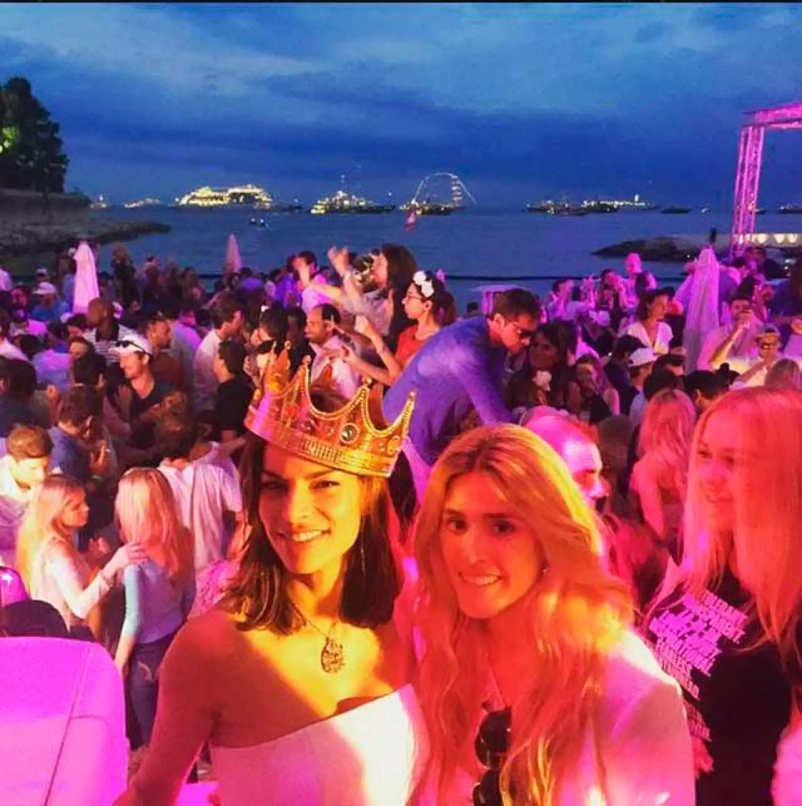 La mexicana se divirtió en Mónaco junto a sus amigos.