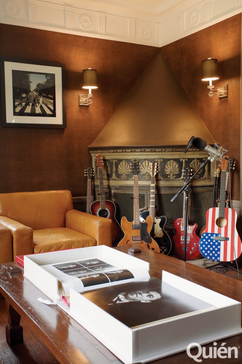 En este cuarto atesoraba sus guitarras, donde tiene una Gibson Les Paul, y da rienda suelta a su pasión por el rock.