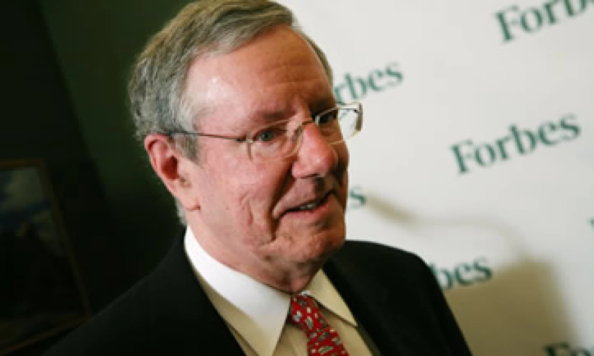 Forbes Media y Elevation apostaron a que la fama del fondo donde participa el Bono elevaría el precio de la acción. En la imagen Steve Forbes, ex CEO de la firma. (Foto: AP)