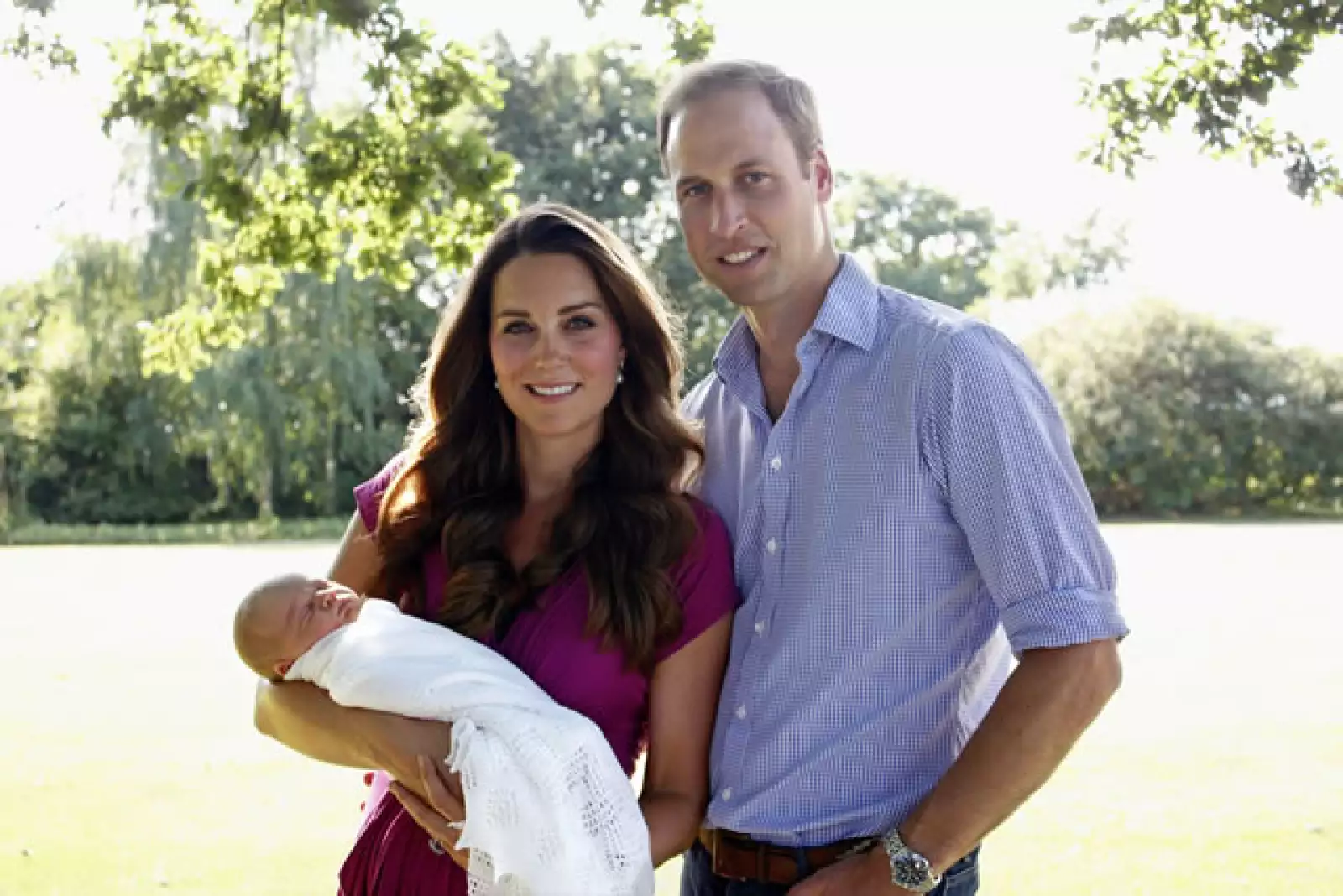 George nació un 22 de julio de 2013. Esta es su primera fotografía oficial, tomada por Michael Middleton, padre de Kate.