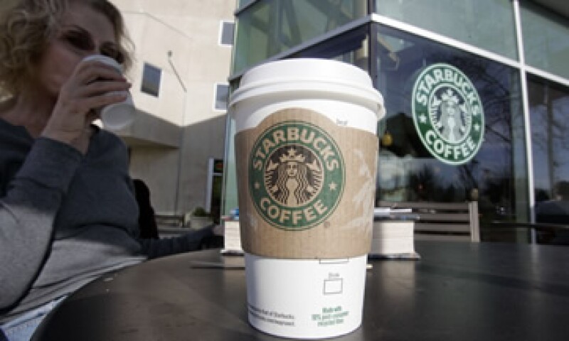 Starbucks dijo que elegirá los vinos y cervezas individualmente para reflejar los gustos y preferencias de la clientela. (Foto: AP)