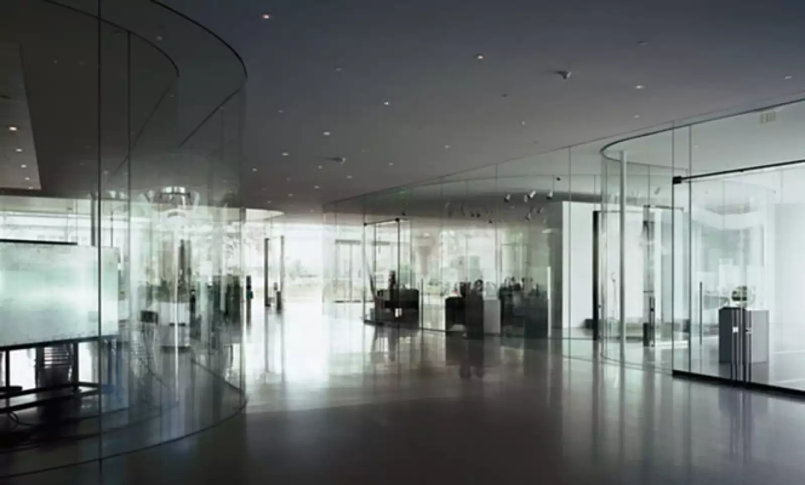 El Glass Pavillion, en el Toledo Museum of Art, en Ohio, es uno más de los edificios en los que los ventanales permiten tener vistas distintas a medida que se recorren las exposiciones.