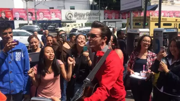 Drake ha convivido con algunos de sus fans mexicanos durante esta visita.