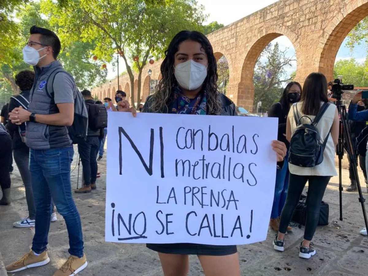 Periodistas marchan en Michoacán