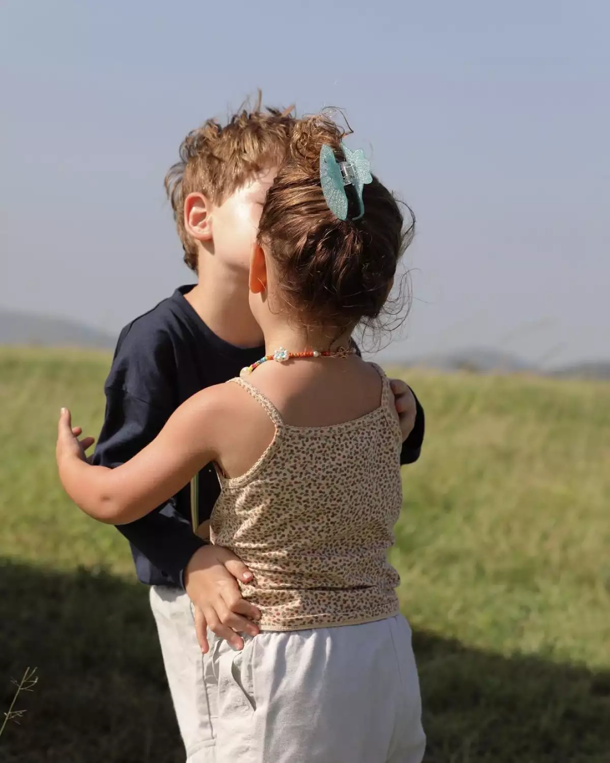 Noah y Nala hijos de Chicharito Hernández y Sarah Kohan