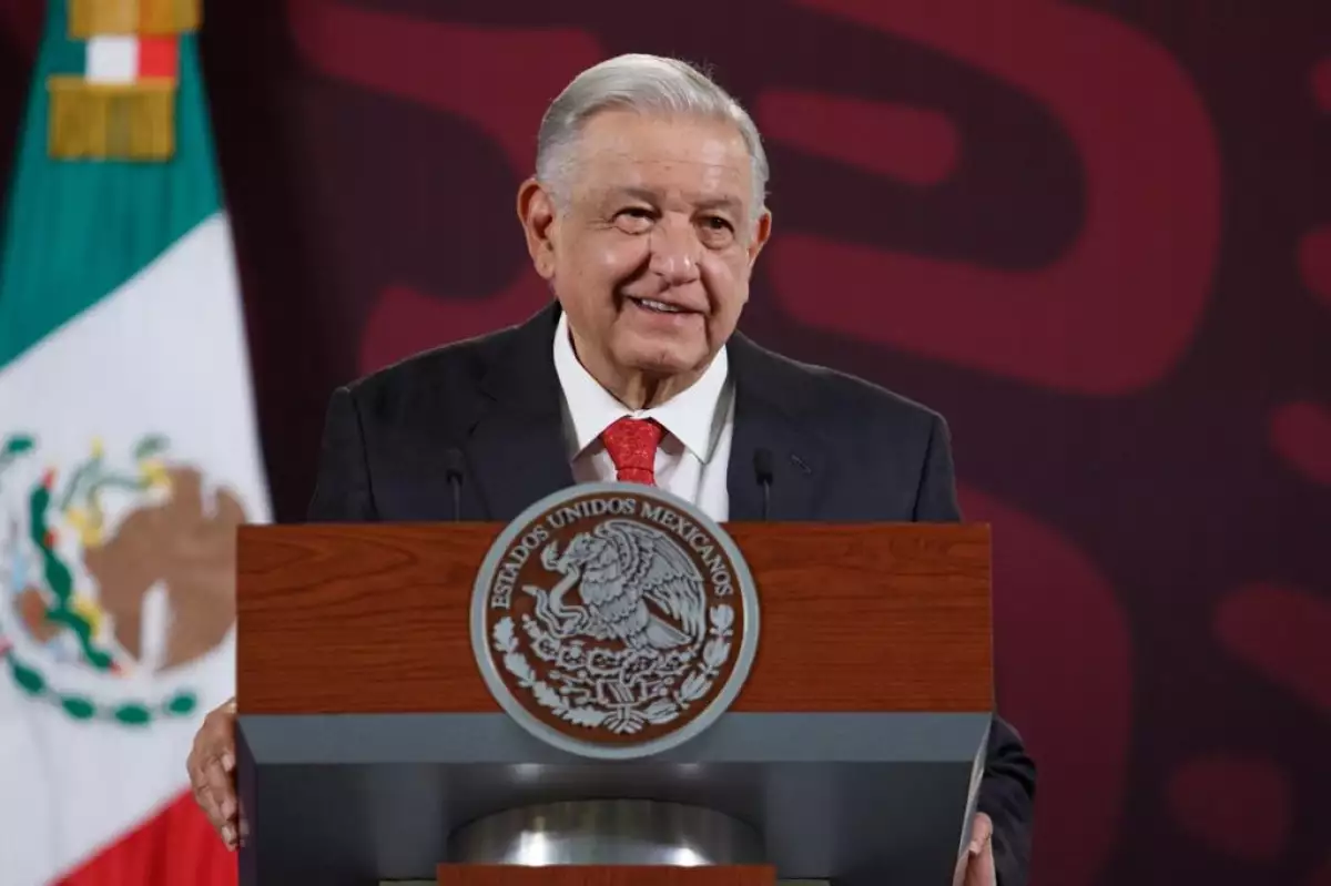 AMLO-libro-mañanera.jpeg